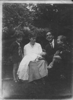 Pop, Pem with John, Peter &amp; Barbara Glenny about 1921